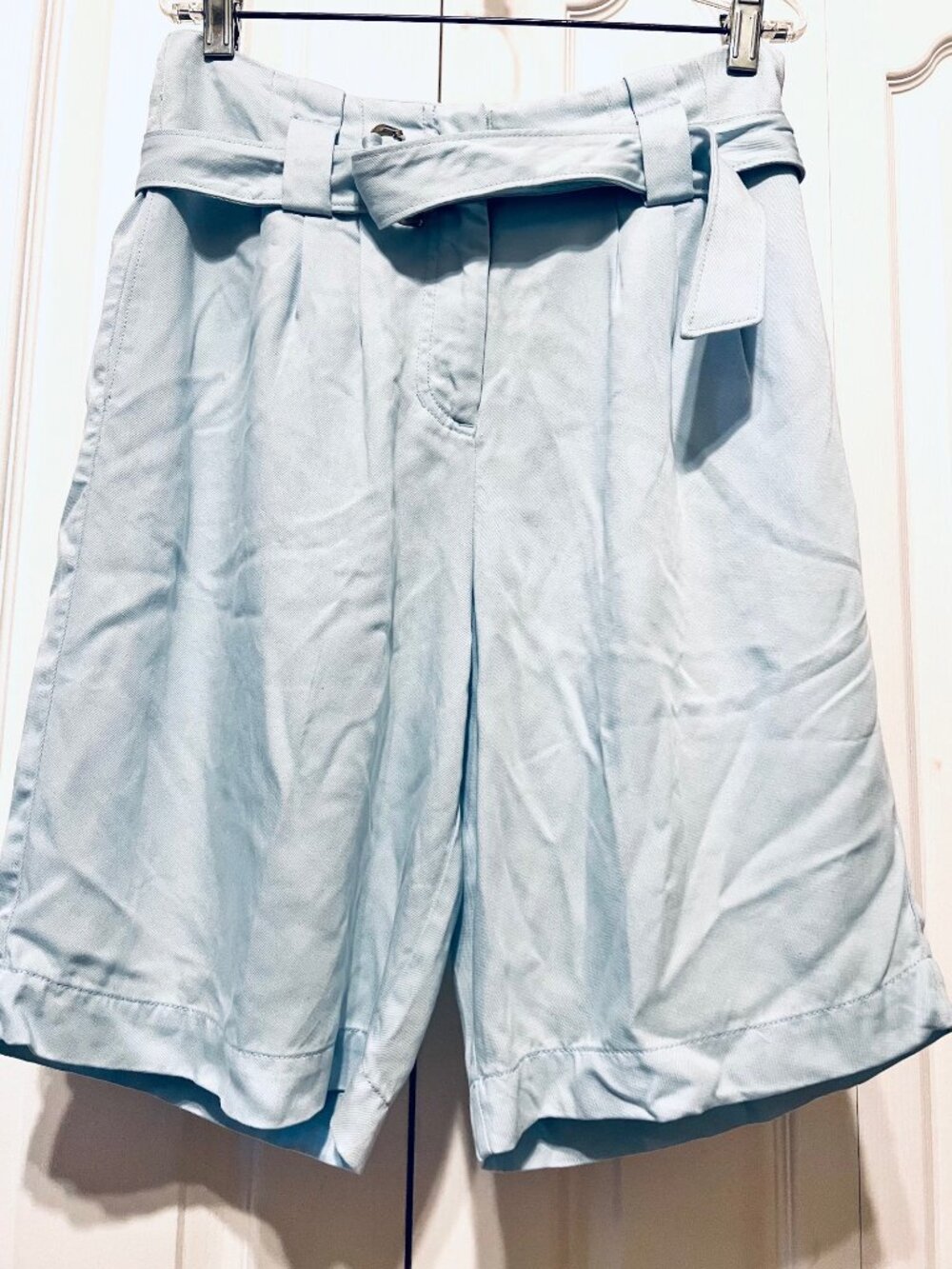 Guess-Women's Baby Blue Size 4 Bermuda Pleated Belted Shorts-Soft/Comfy-Zip Up